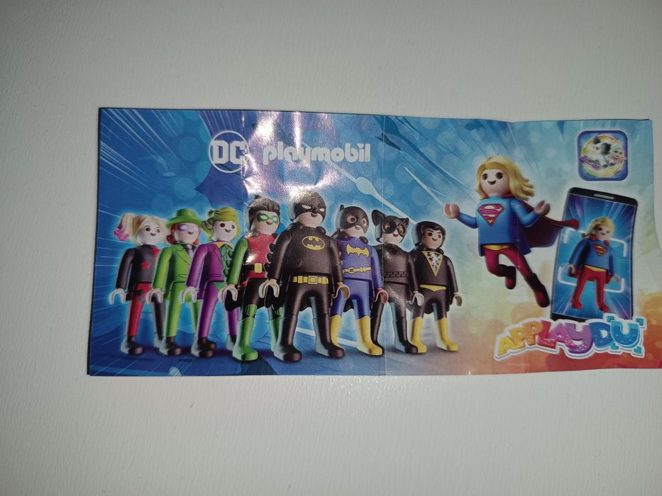 Нові іграшки з кіндера з супергероями Playmobil