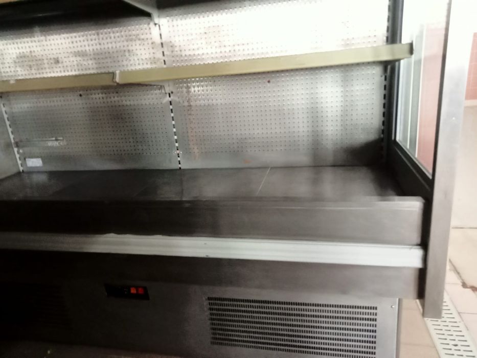 Expositor refrigerador vertical aberto