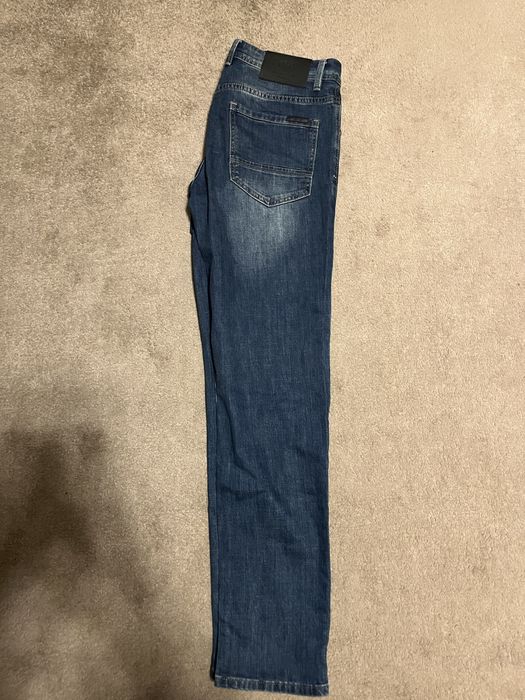 Продам джинси нові