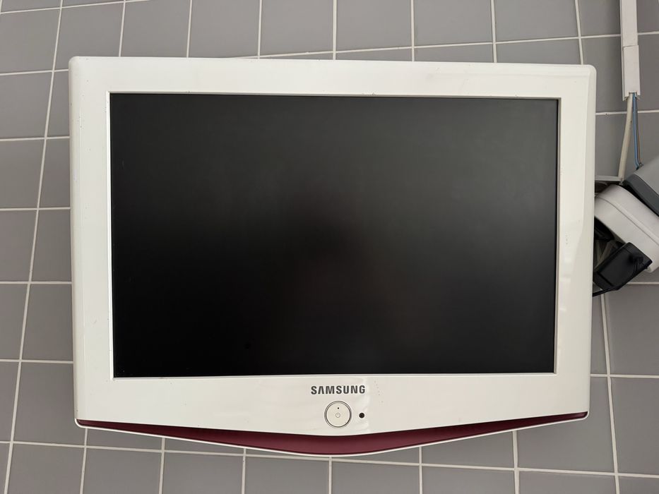 LCD Samsung branco