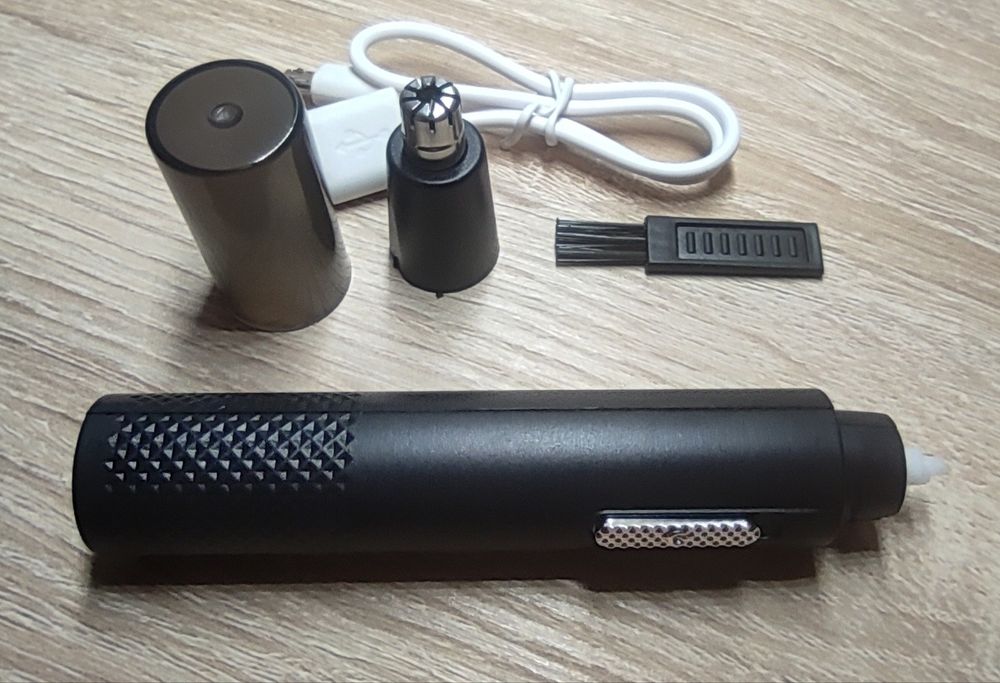 Триммер для догляду за обличчям на аккумуляторі