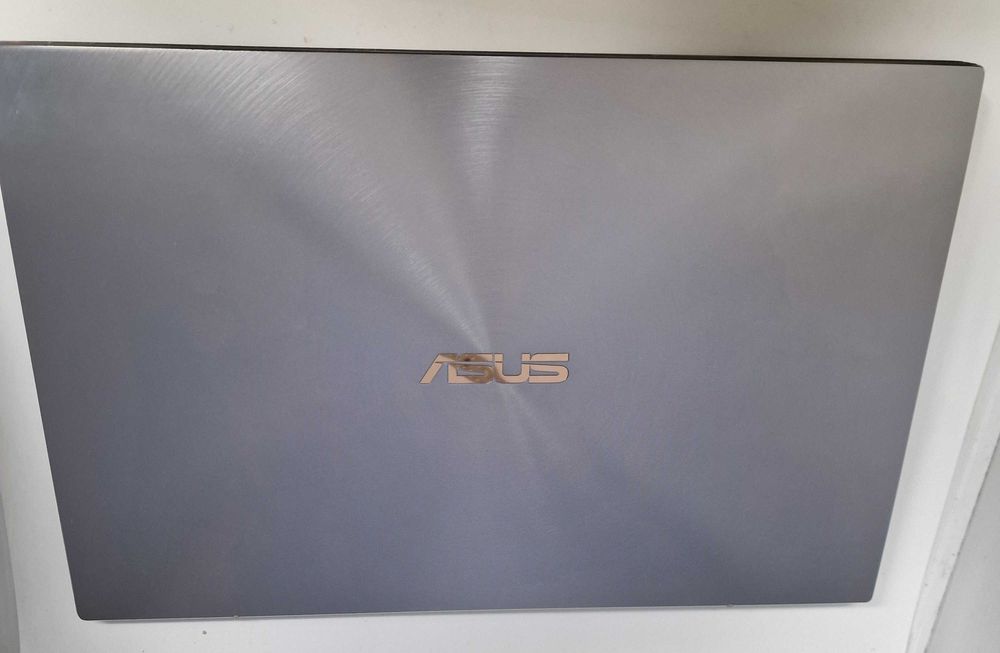 Laptop Asus ZenBook 14 UM431D 14 " AMD Ryzen 5 8 GB / 512