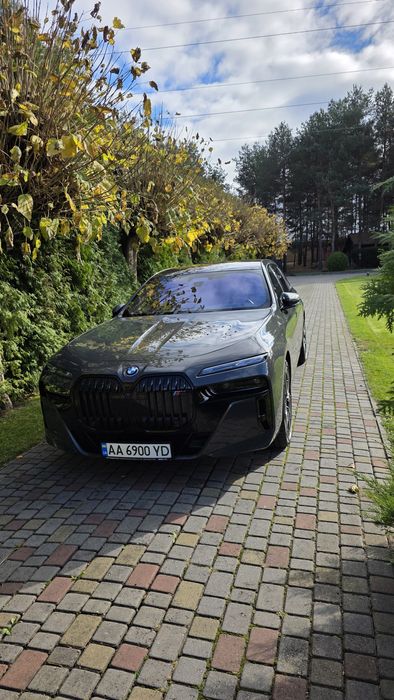 BMW i7 електромобіль