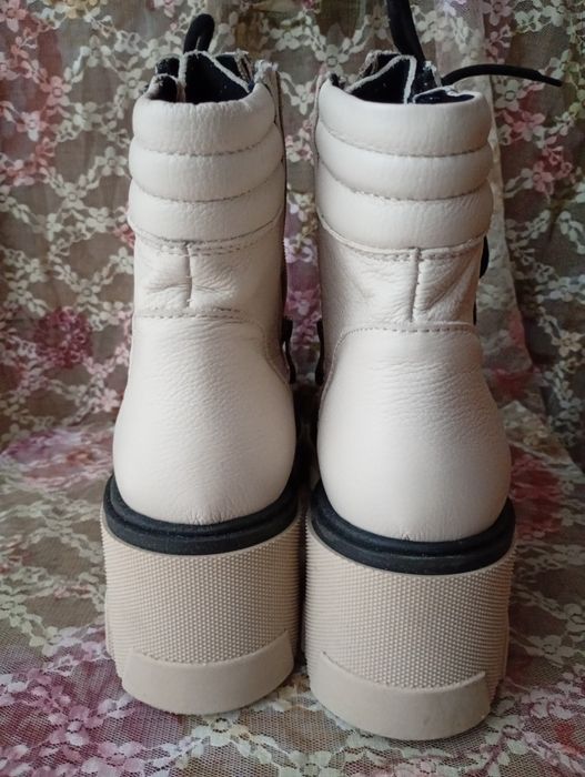 Botki damskie ze skóry naturalnej .