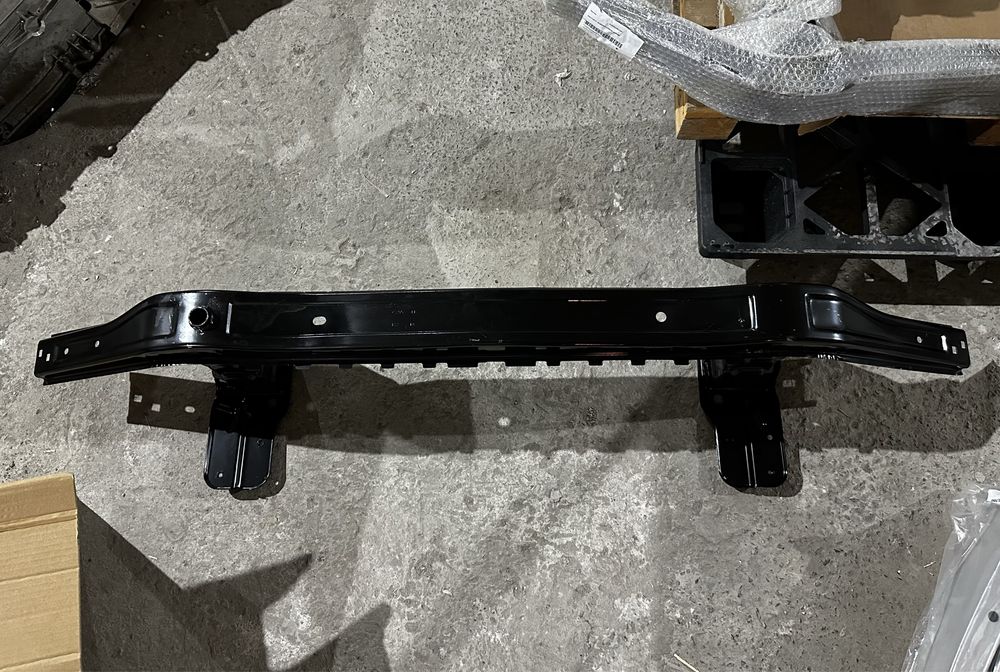 Усилитель переднего бампера Мерседес C 205 E 213 ML 166 GL X166