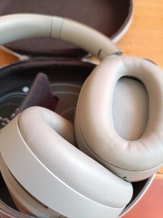Беспроводные наушники с шумоподавлением SONY WH-1000XM2