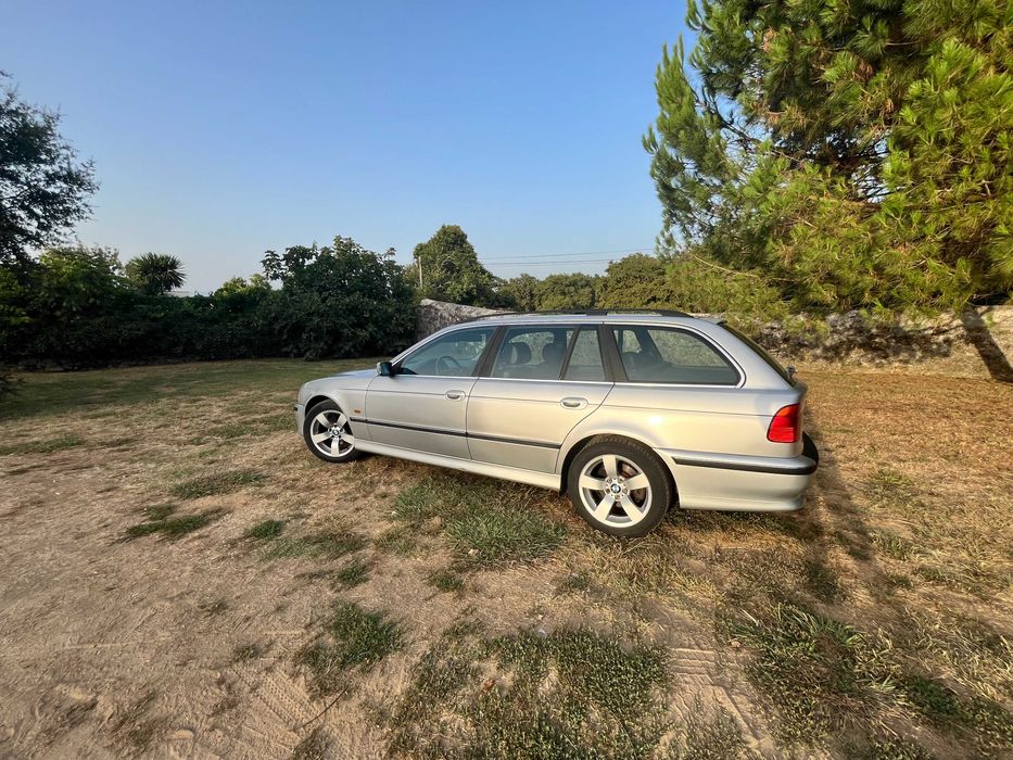 BMW 525d Touring E39 (05/2000) – Nacional | Pele | Teto de Abrir | IUC Antigo
