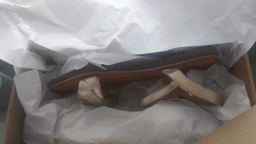 Sandálias douradas em pele 34 - como Novas