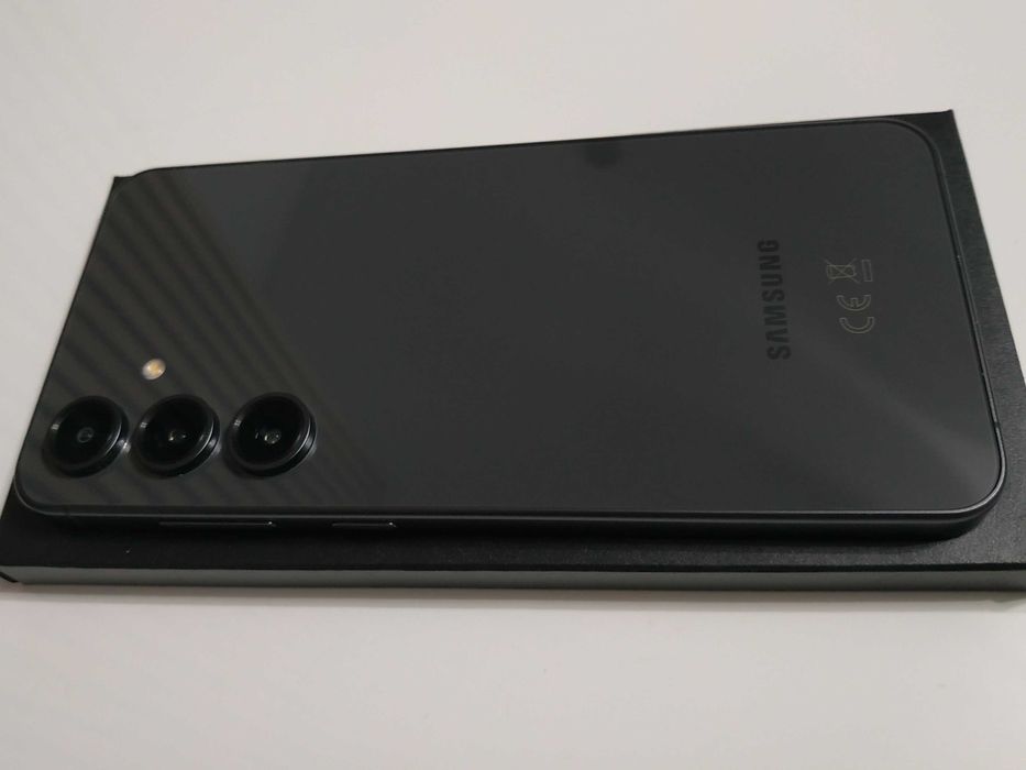 Samsung Galaxy S24 FE 5G 8/128GB + szkło Spigen + etui Spigen NOWY