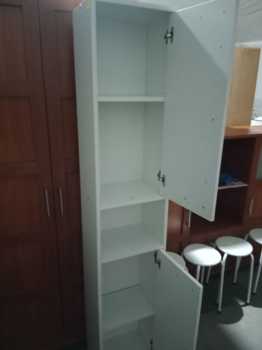 Słupek łazienkowy biały