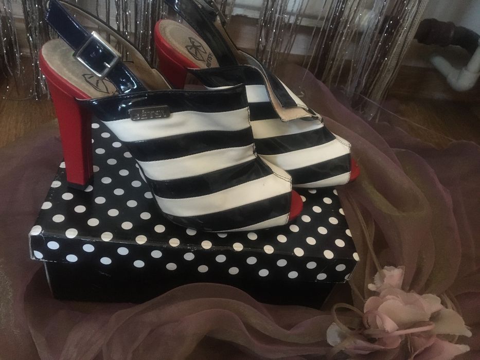 Босоножки женские