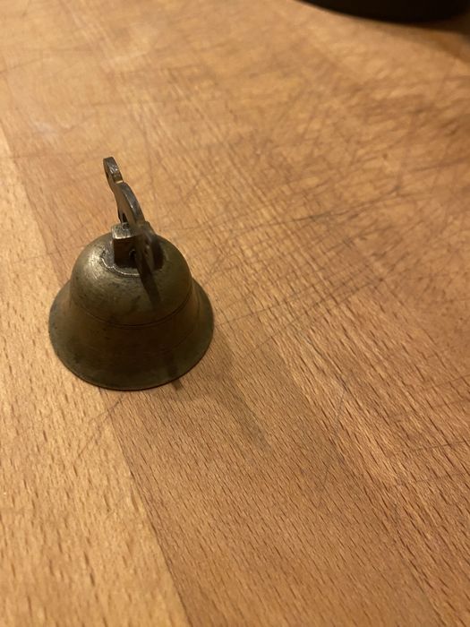 Stary mosiężny dzwoneczek / 3 cm /4 cm / 39 g