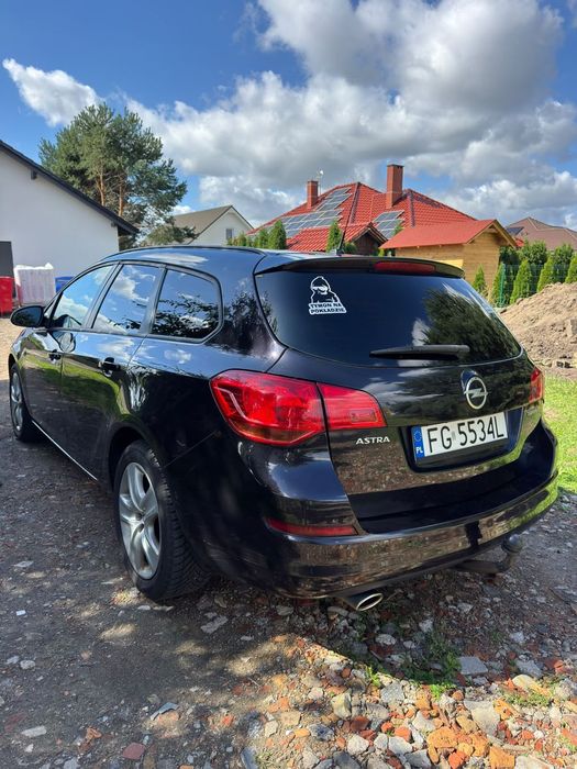 Opel Astra Opel astra J 2011r. Nowe sprzęgło i opony. SKRZYNIA po regeneracji.
