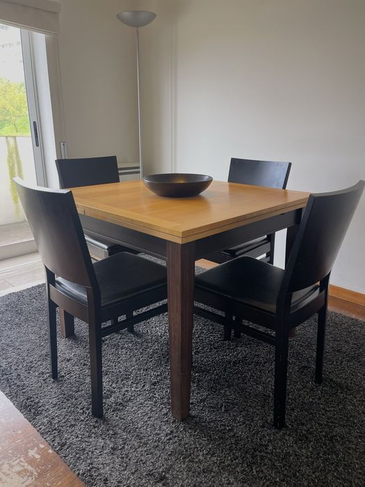 Mesa estensivel e Cadeiras