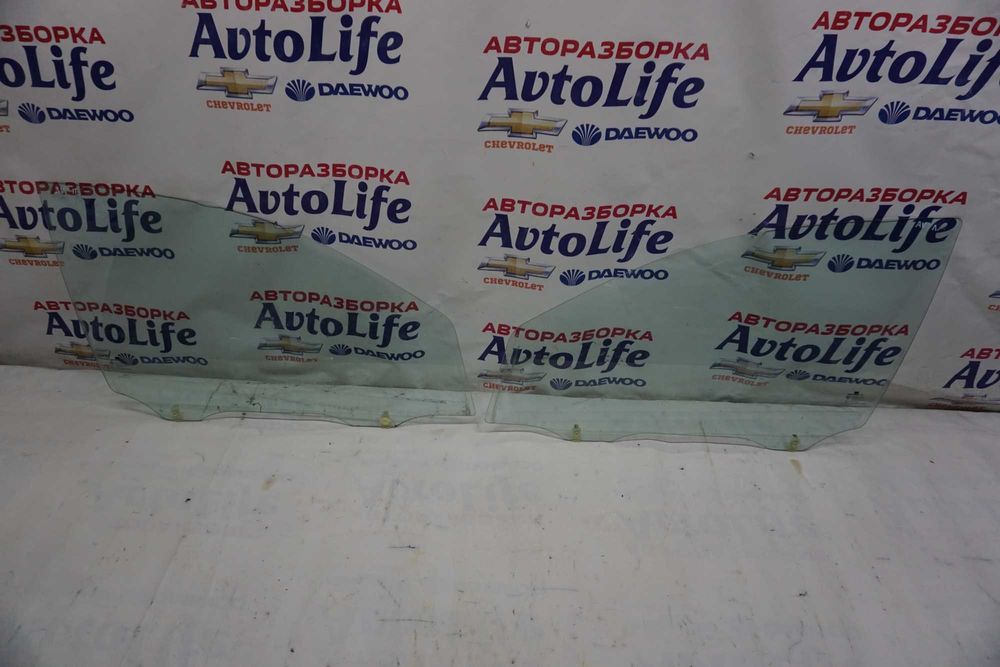 Скло передньої двері  Chevrolet Aveo\Шевроле Авео Т200\250\255
