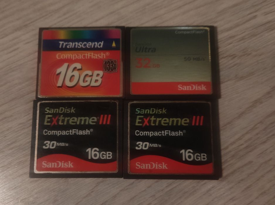 Nikon D700 + 4 baterie + grip + 4 karty CF Express