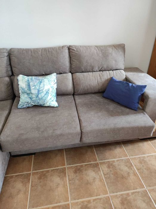 Oportunidade: Chaise longue cinzento reclinável e com arrumação