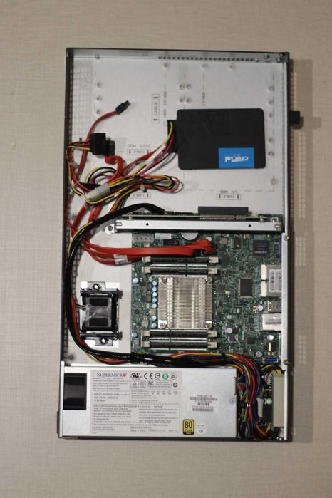 Servidor Supermicro A1SRI-2758F