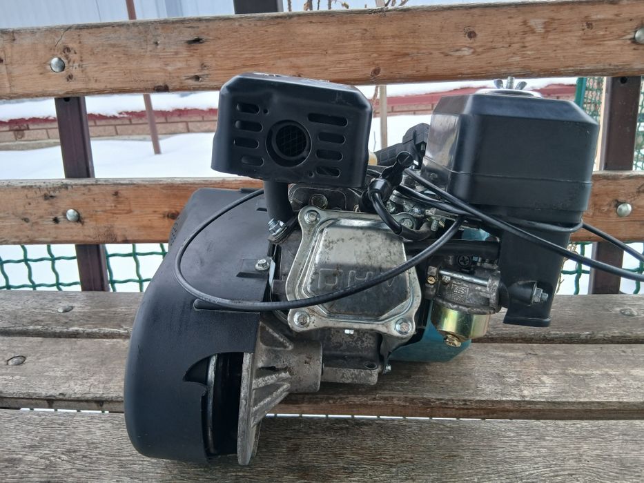 продам бензинового двигуна Helper HP-1002 з варіатором