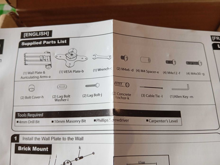 Stojak do montowania monitora na ścianie.