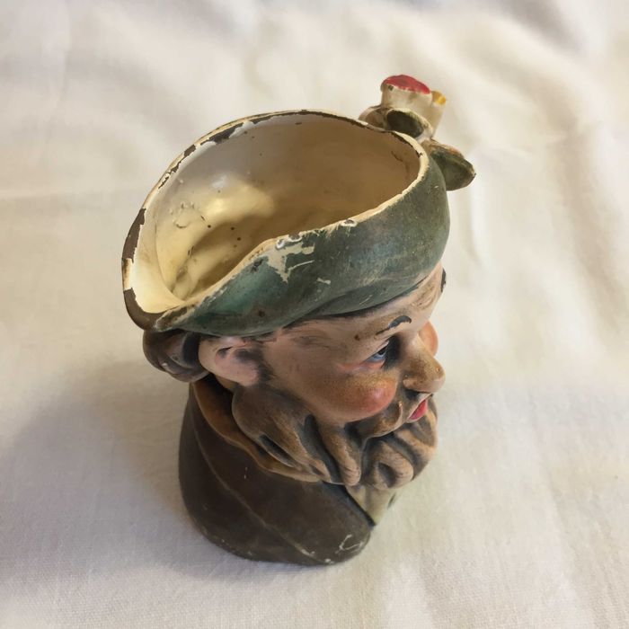 Caneca antropomórfica cerâmica pintada à mão