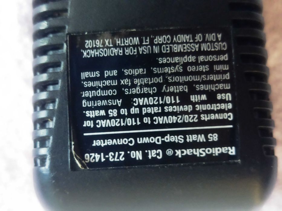 Понижающий преобразователь RadioShack 273-1426 от 220V до 110V 85W.