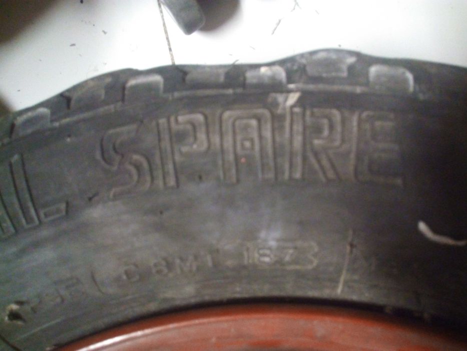 Jante de 14 polegadas Firestone, em bom estado e perfeitamente direita.