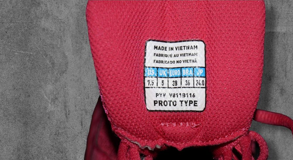 Damskie buty halowe siatkarskie Mizuno Wave Bolt 7 r. 37