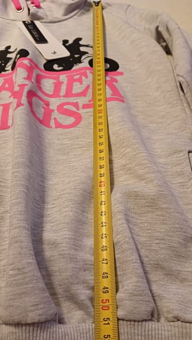 Bluzka z kapturem na 146cm nowa.