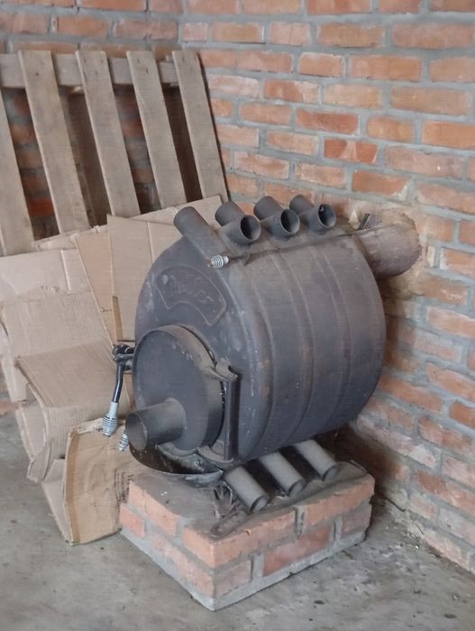 Здається великий гараж