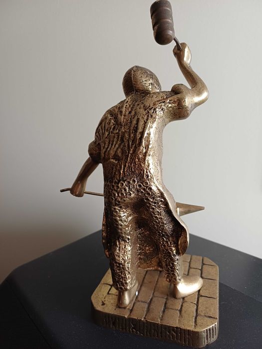 Escultura Antiga "Ferreiro com Bigorna " em Bronze Maciço