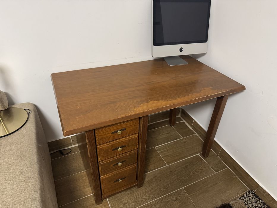Mesa de computador em madeira