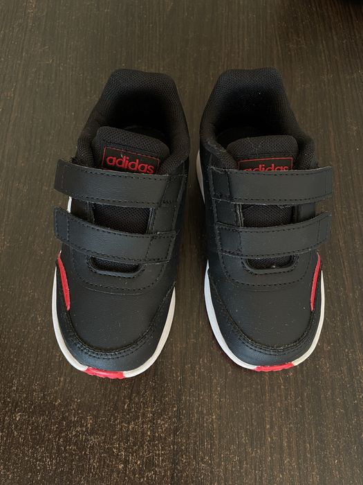 Дитячі кросівки Adidas, розмір 24