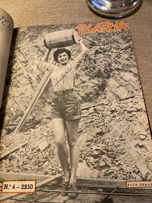 Revista Plateia. Primeiro ano completo encadernado.