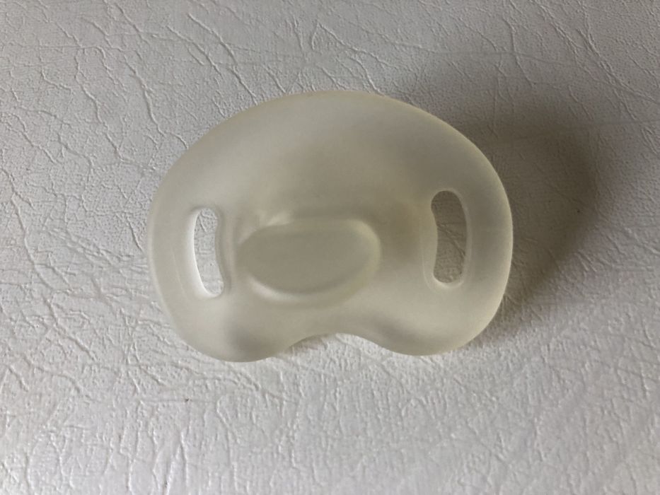 Соска нова в наявності біла