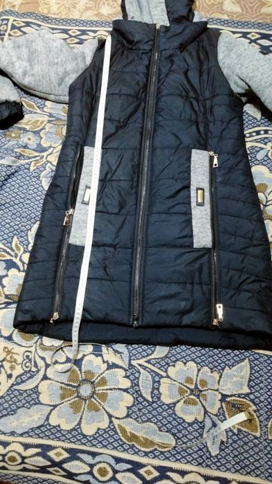 Куртка тепла 500грн.