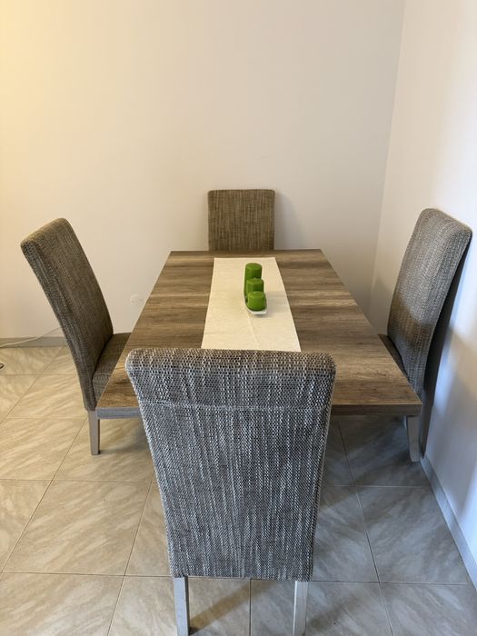 Mesa com 4 cadeiras