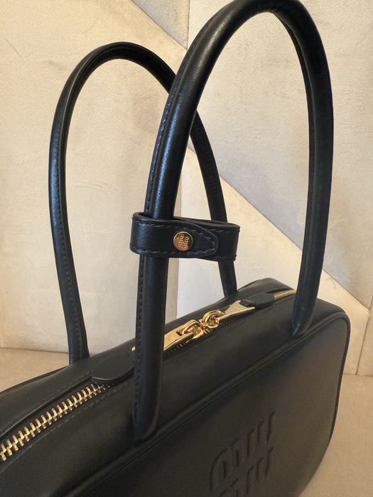 Сумка чорна шкіряна Miu Miu