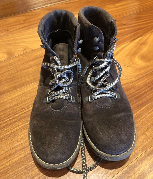 Botas de caminhada em camurça