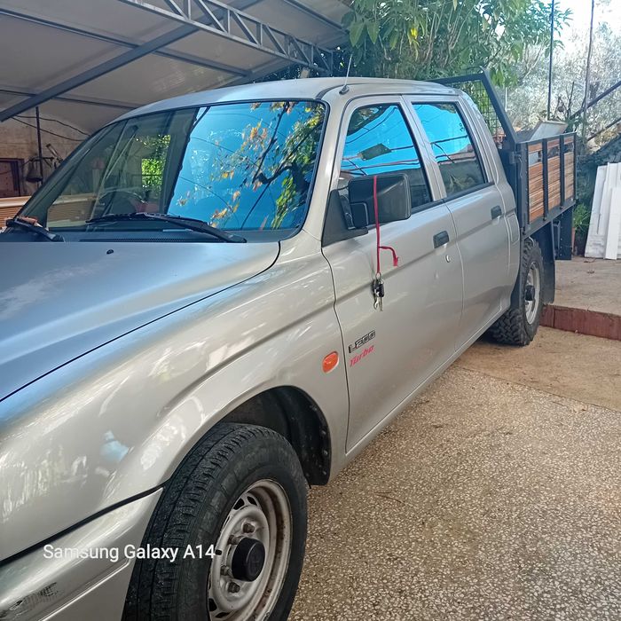 Carrinha pickup Mitsubishi L200