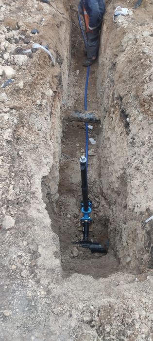 Przyłącza wodociagowe gazowe i Kanalizacyjne.