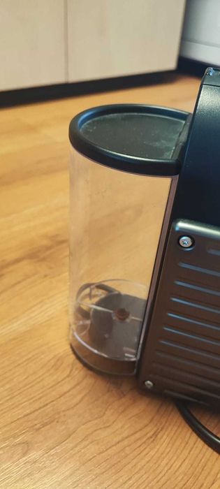 Máquina de Café Nespresso Pixie – Para Reparação ou Peças