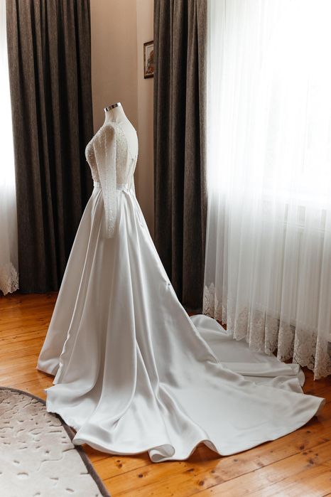 Весільна сукня.