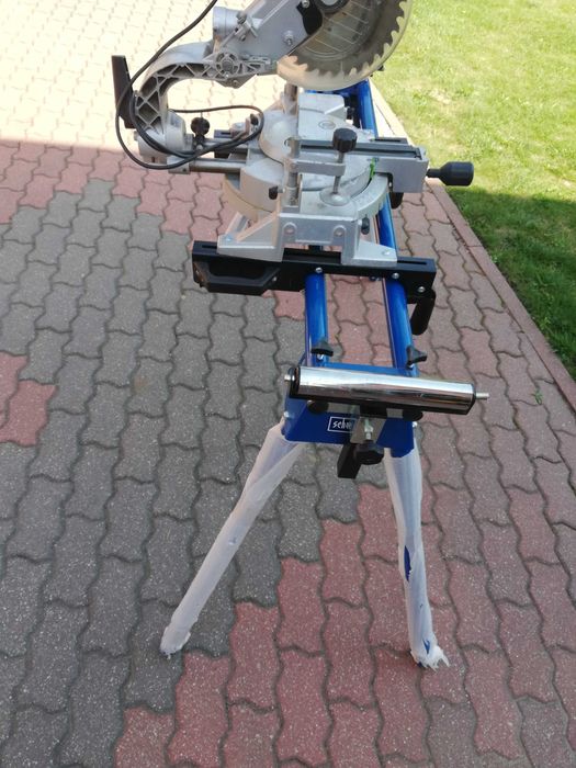 Pila ukosowa Kellen ze stolem