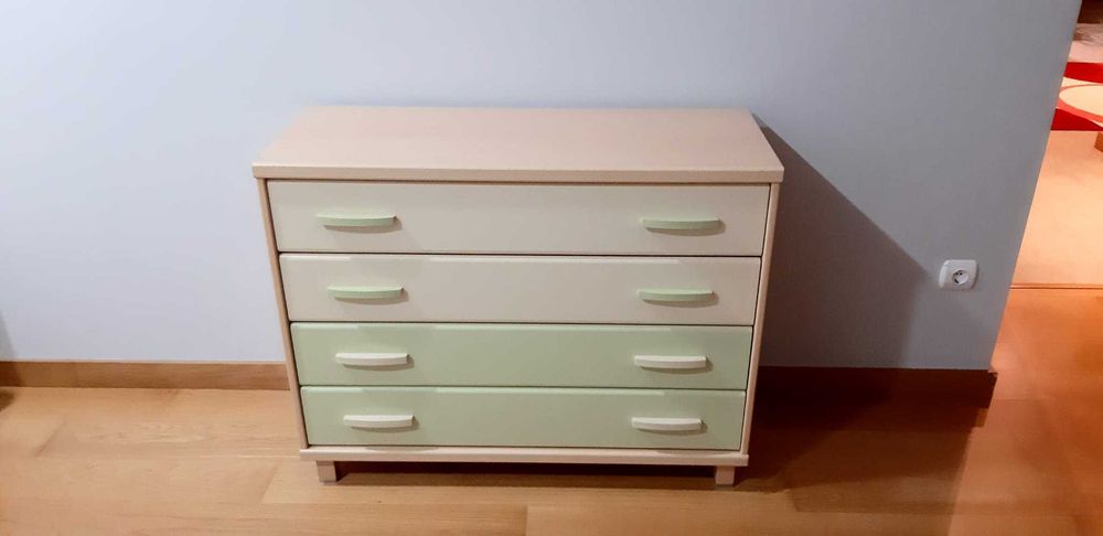 Mobília de quarto solteiro.