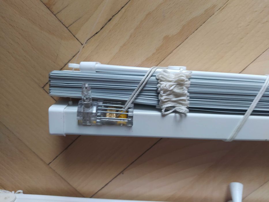 Żaluzje aluminiowe, wewnętrzne, białe