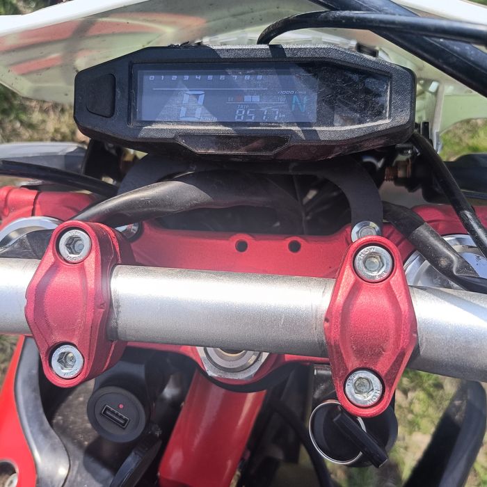 Мотоцикл Эндуро BSE J10 як новий