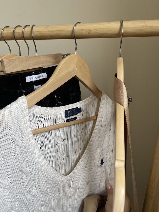 Лот жіночого одягу