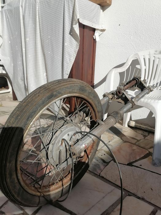 Jante antiga com bainhas e travão de tambor