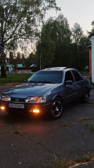 Ford Sierra  Ghia 1990 року, DOHC, 2.0 бензин.
